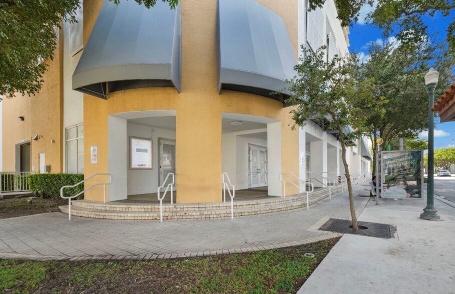 900 SW 8th St, Miami, FL en alquiler - Foto del edificio - Imagen 3 de 34