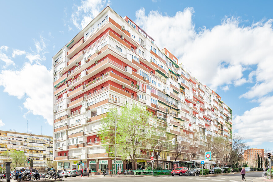 Avenida Donostiarra, 12, Madrid, Madrid en alquiler - Foto del edificio - Imagen 2 de 3