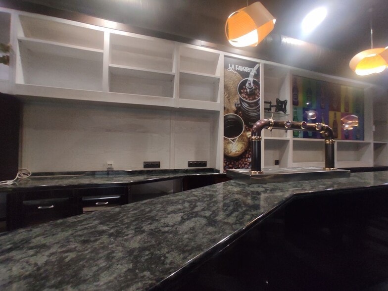 Local en Narón, La Coruna en alquiler - Foto del interior - Imagen 1 de 11