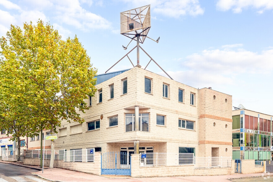 Nave en Móstoles, Madrid en venta - Foto del edificio - Imagen 1 de 17
