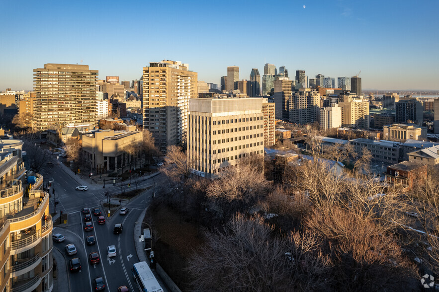 3550 Ch De La Côte-Des-Neiges, Montréal, QC en alquiler - Vista aérea - Imagen 2 de 5