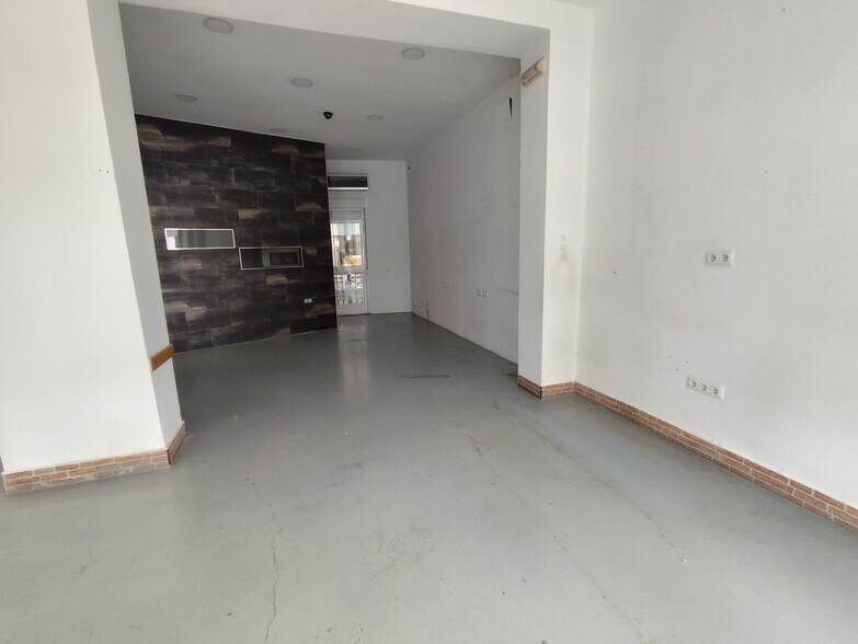 Local en Córdoba, Córdoba en alquiler - Foto del edificio - Imagen 2 de 10