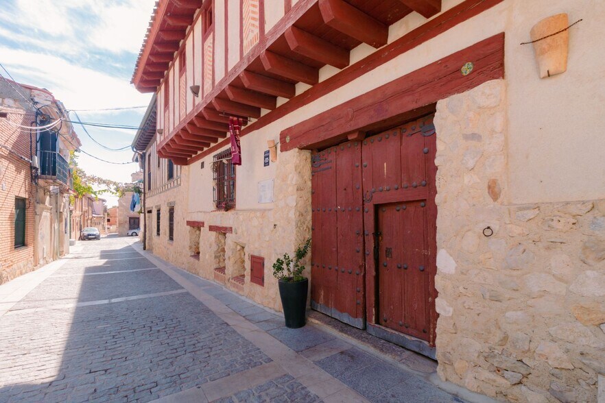 Local en Torrelaguna en venta - Foto del edificio - Imagen 1 de 44