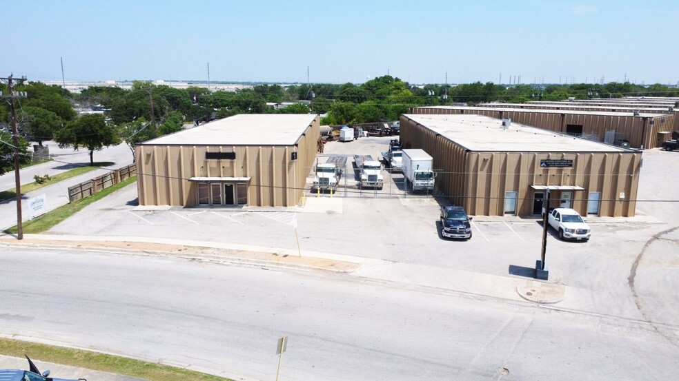 4728 Goldfield, San Antonio, TX en alquiler - Foto del edificio - Imagen 3 de 10