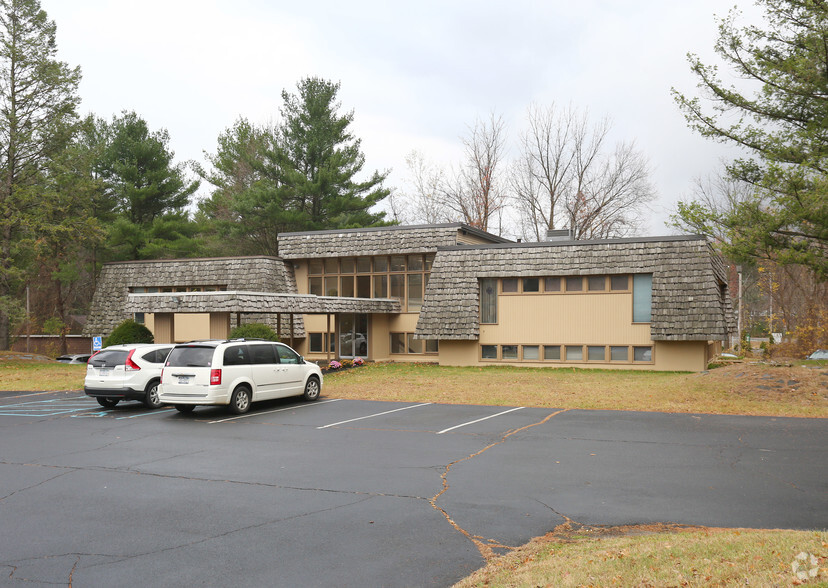 531 Moe Rd, Clifton Park, NY en alquiler - Foto principal - Imagen 2 de 14