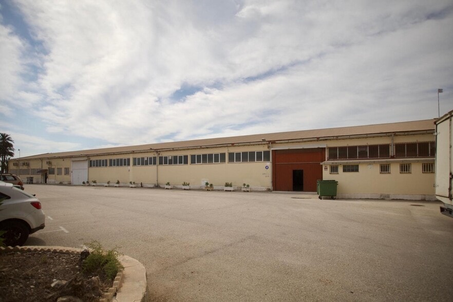Nave en Elche en venta - Foto del edificio - Imagen 3 de 26