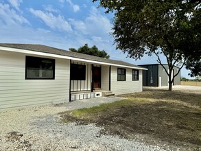 5821 Limmer Loop, Hutto, TX en alquiler Foto del edificio- Imagen 1 de 26