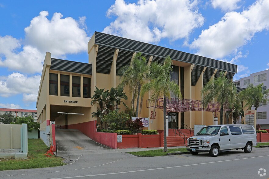 951 NE 167th St, Miami, FL en venta - Foto del edificio - Imagen 2 de 13