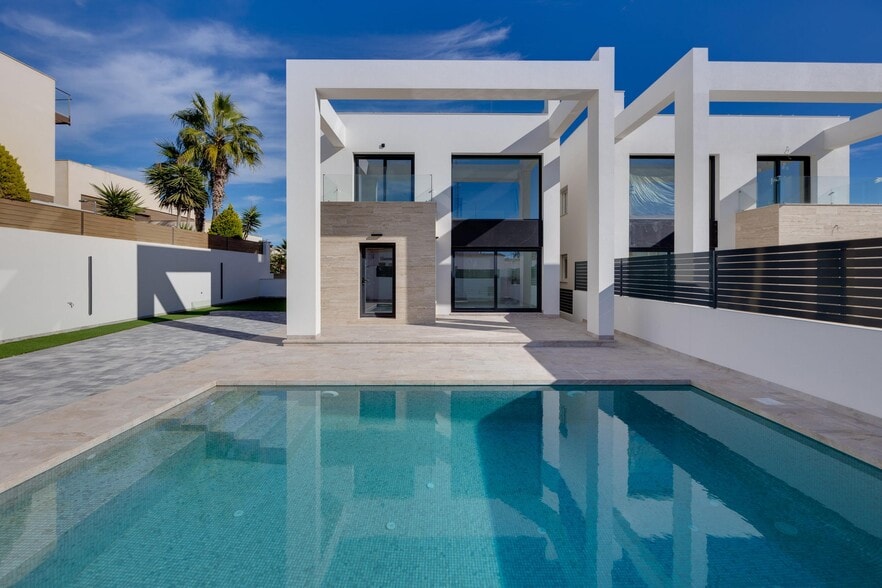 Terreno en Torrevieja, Alicante en venta - Foto del edificio - Imagen 1 de 25
