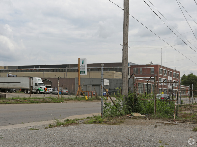 148 Mohawk St, Brantford, ON en alquiler - Foto del edificio - Imagen 2 de 2