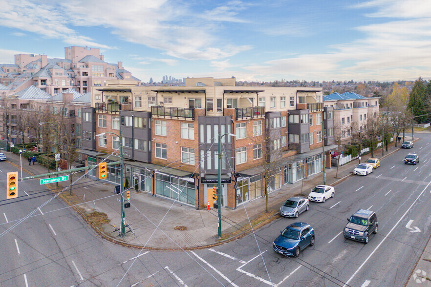 2406-2408 E Broadway, Vancouver, BC en venta - Foto principal - Imagen 1 de 1