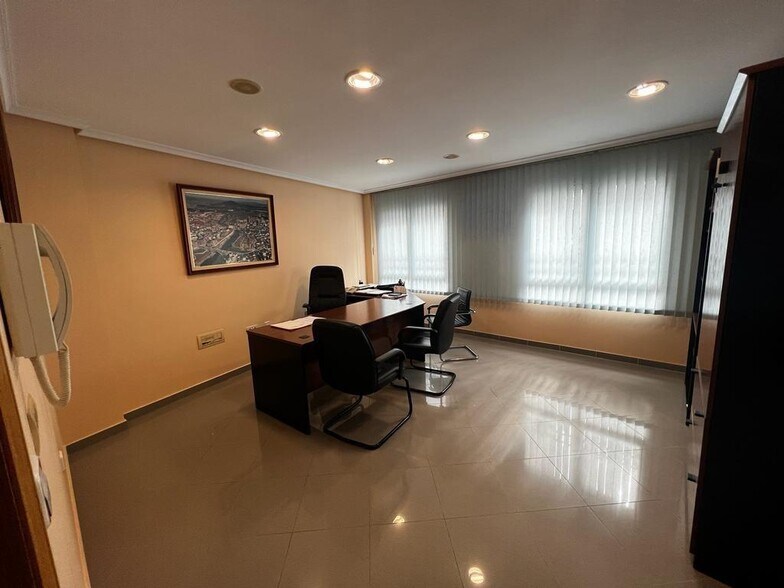 Calle de San Juan Apóstol, 14, Ponferrada, León en venta - Foto del edificio - Imagen 2 de 11