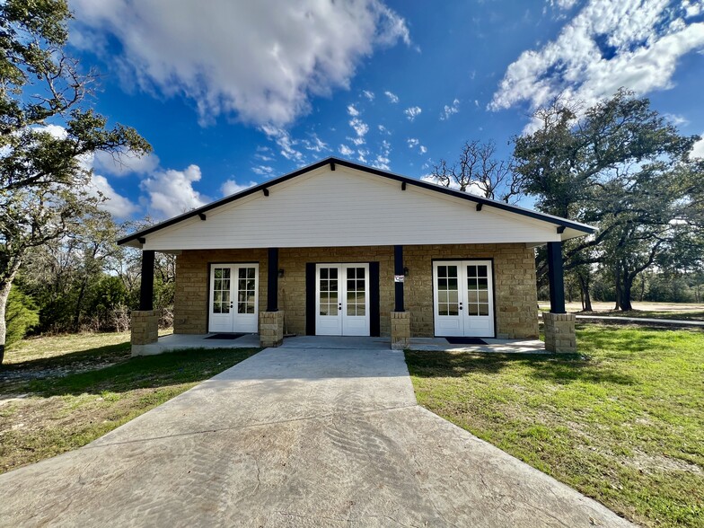 675 Ranch to Market 1869 rd, Liberty Hill, TX en alquiler - Foto del edificio - Imagen 1 de 15