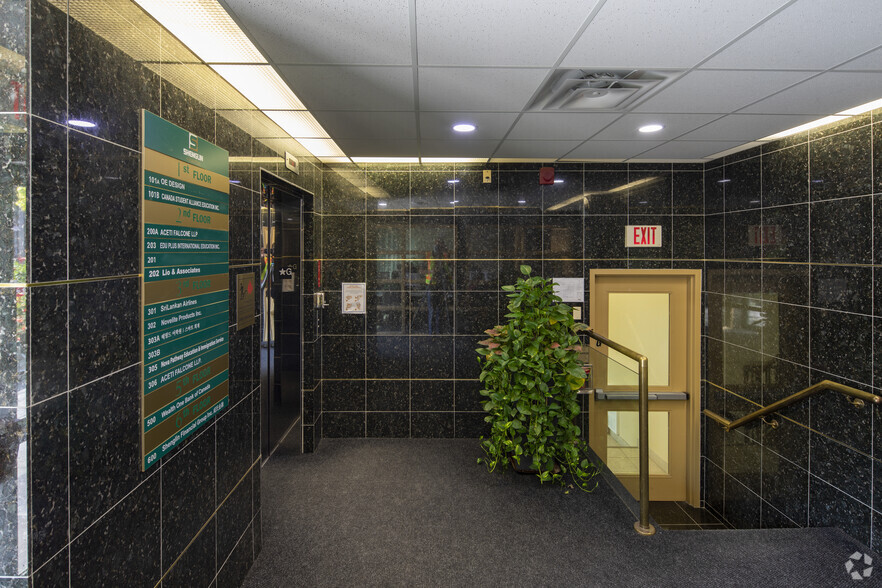 170 Sheppard Ave E, Toronto, ON en alquiler - Lobby - Imagen 3 de 5