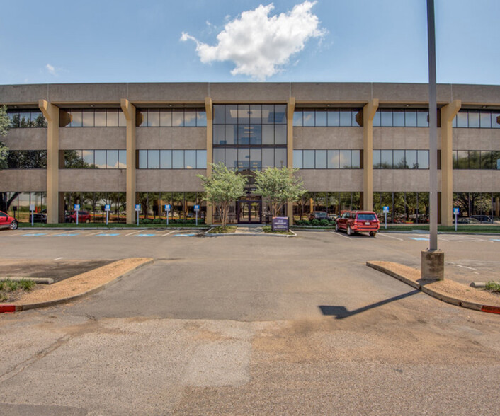 10925 Estate Ln, Dallas, TX en alquiler - Foto del edificio - Imagen 2 de 5