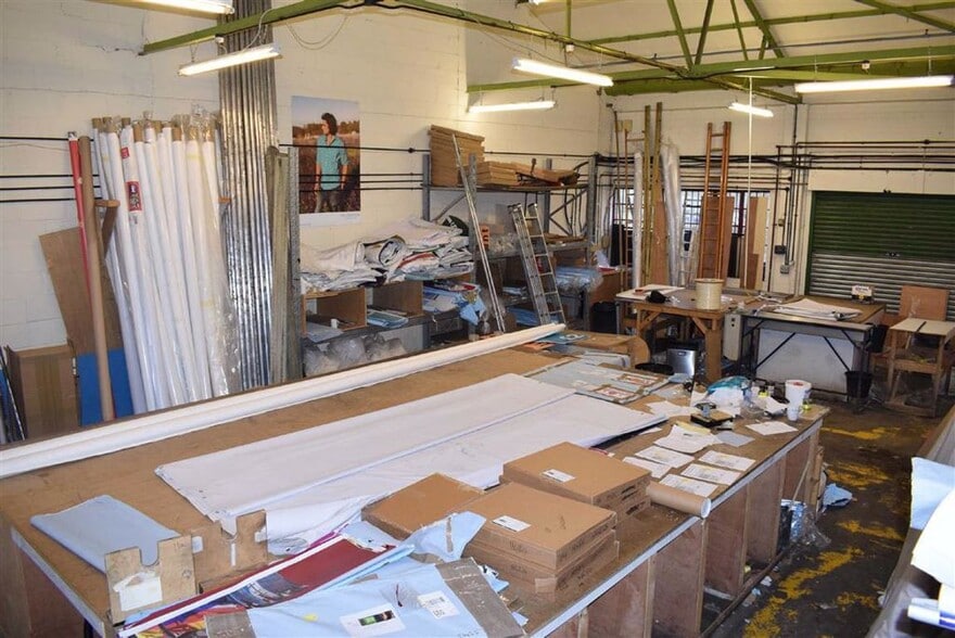 Lenthall Rd, Loughton en alquiler - Foto del edificio - Imagen 2 de 5