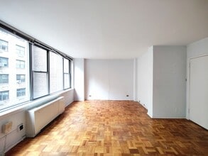 155 E 55th St, New York, NY en alquiler Foto del interior- Imagen 2 de 5