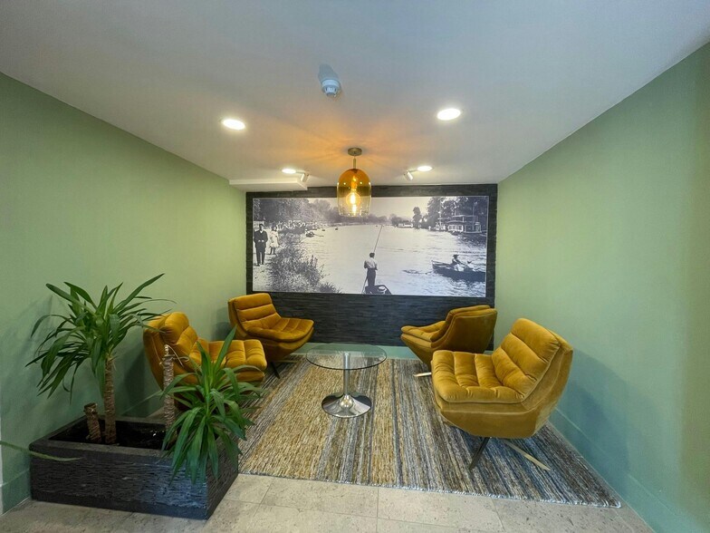 Kingsbury Cres, Staines en alquiler - Foto del edificio - Imagen 2 de 5