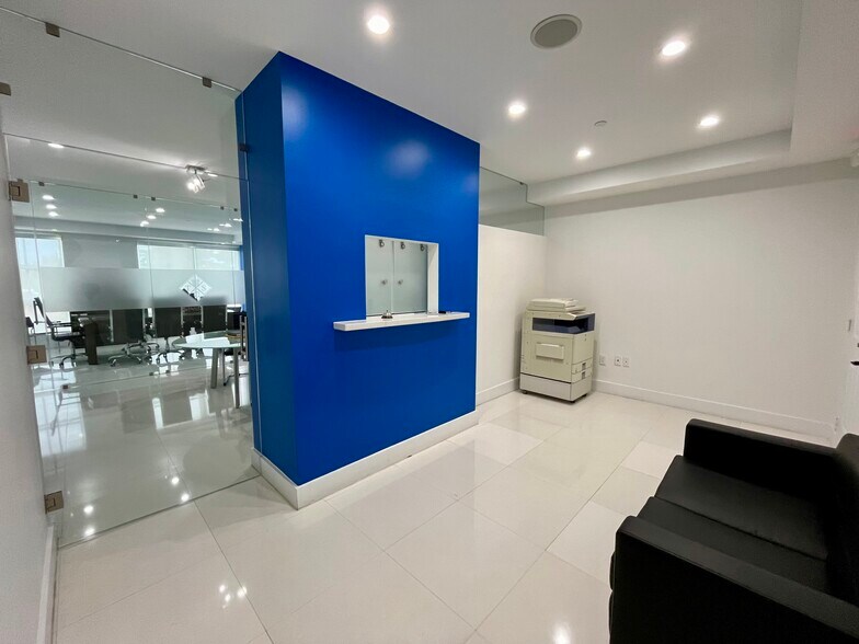 2030 S Douglas Rd, Coral Gables, FL en venta - Foto del interior - Imagen 3 de 18