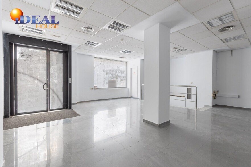 Local en Montefrío en venta - Foto del edificio - Imagen 3 de 28