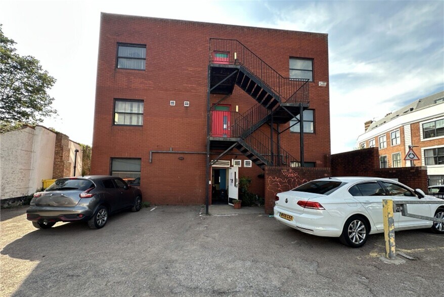 2 Manorgate Rd, Kingston Upon Thames en venta - Foto del edificio - Imagen 2 de 6