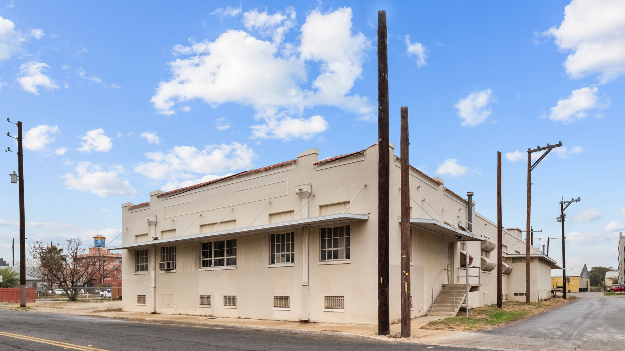 135 E Cevallos St, San Antonio, TX en alquiler Foto del edificio- Imagen 1 de 19