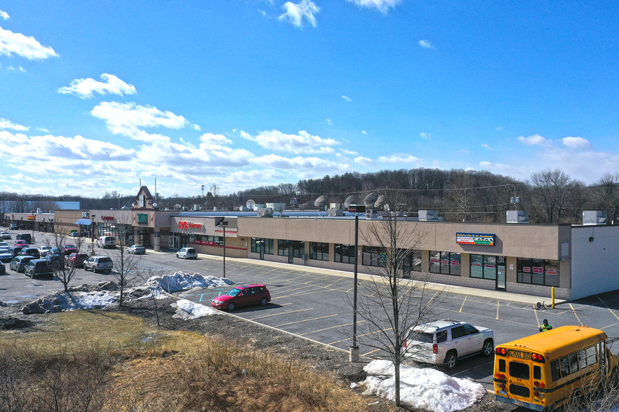 4-28 Eagles Glenn Mall, East Stroudsburg, PA en alquiler - Foto del edificio - Imagen 2 de 17