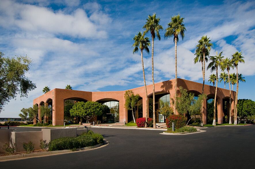 4040 E Camelback Rd, Phoenix, AZ en alquiler - Foto del edificio - Imagen 3 de 12