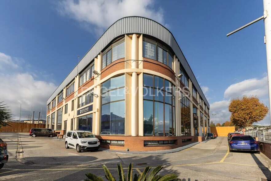 Local en Mataró, Barcelona en venta - Foto del edificio - Imagen 2 de 4