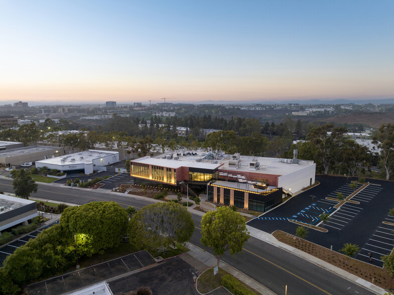 6610 Nancy Ridge Dr, San Diego, CA en alquiler - Foto del edificio - Imagen 2 de 19