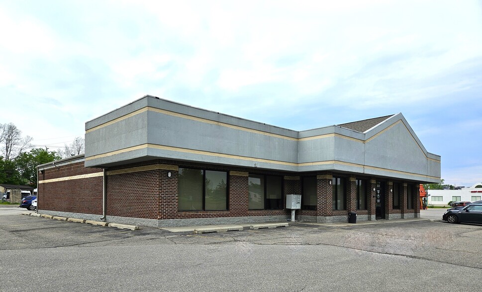 2020 E Grand River Ave, Howell, MI en venta - Foto del edificio - Imagen 1 de 2