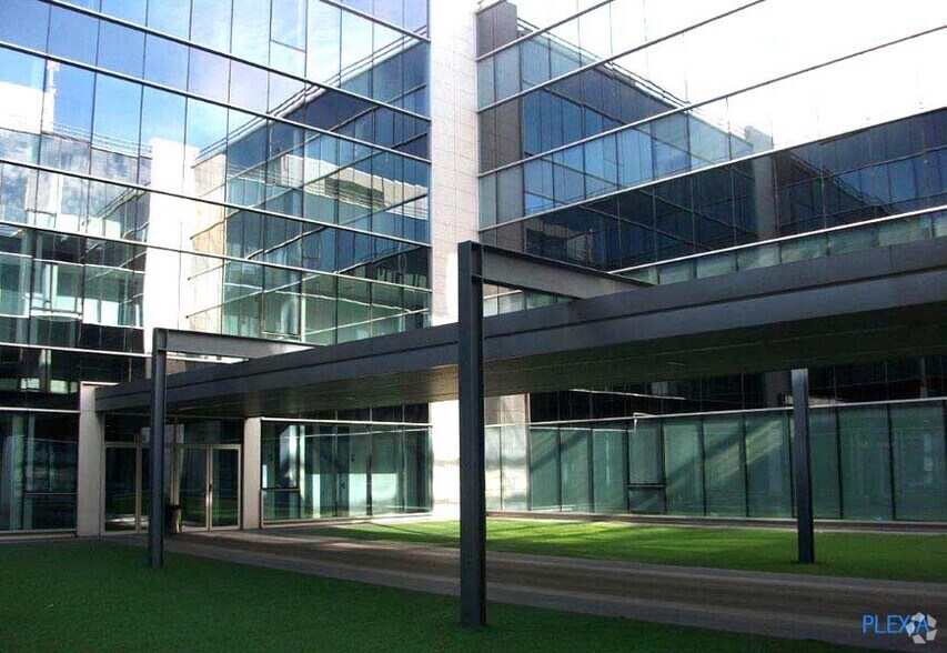 Calle Isla del Hierro, 3, San Sebastián de los Reyes, Madrid en alquiler - Foto del edificio - Imagen 3 de 13