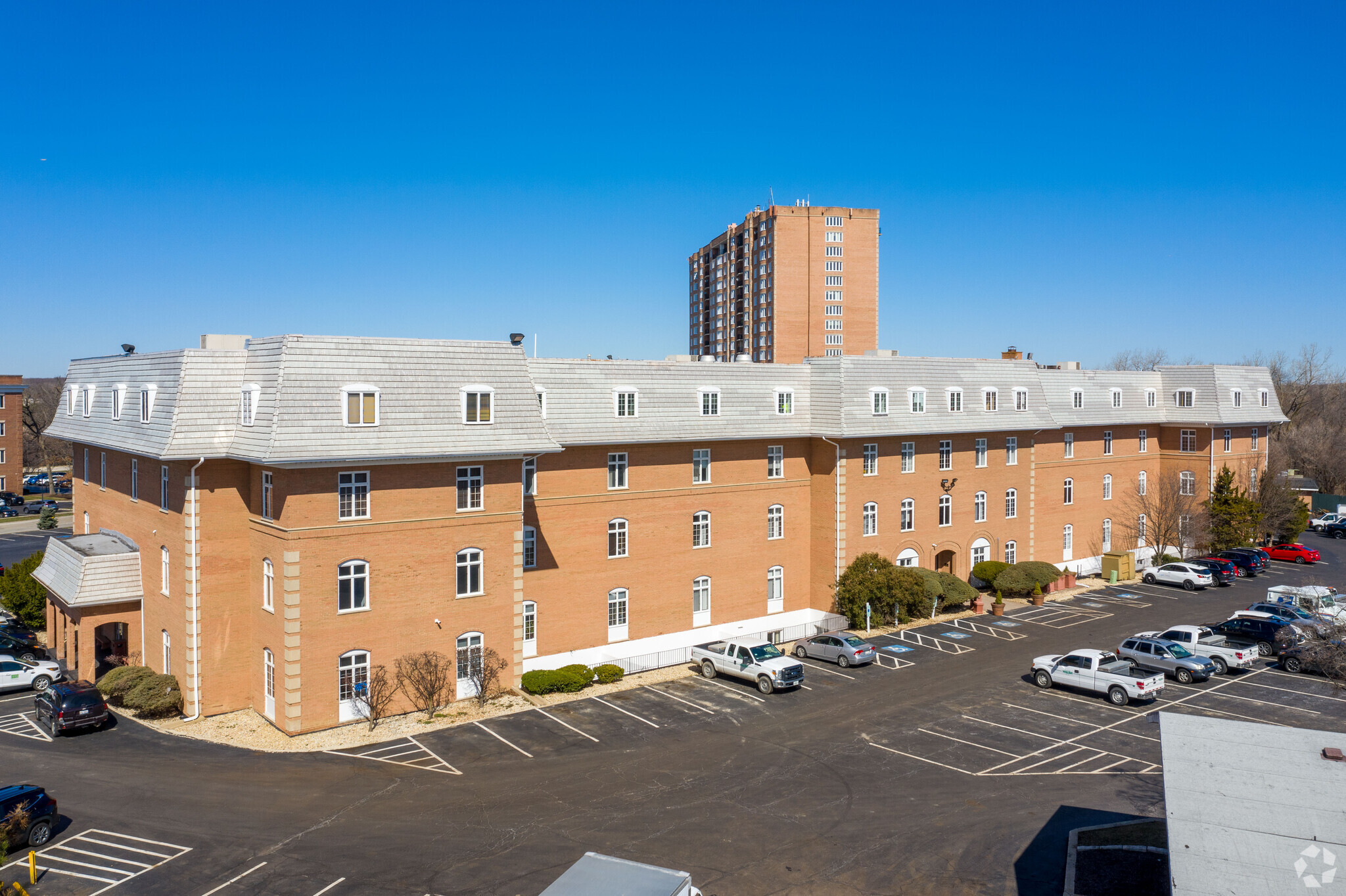 15 Spinning Wheel Rd, Hinsdale, IL en alquiler Foto del edificio- Imagen 1 de 1