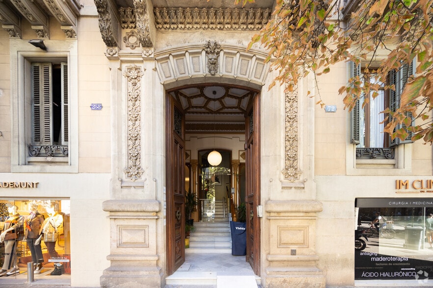 Oficina en Barcelona, Barcelona en alquiler - Foto del edificio - Imagen 2 de 3