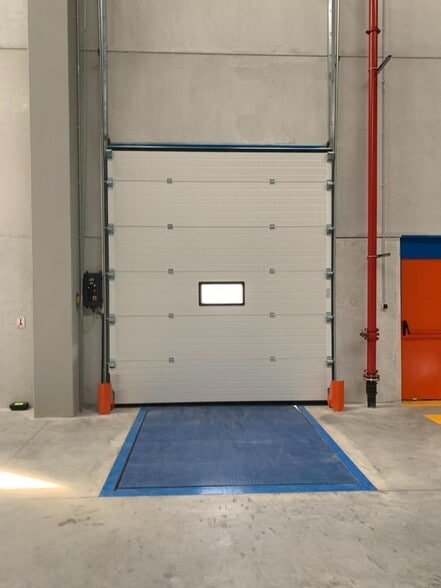 Nave en Dos Hermanas en alquiler - Foto del edificio - Imagen 3 de 15