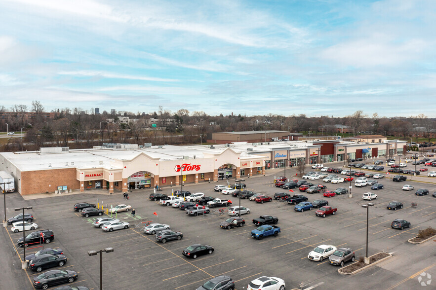 999 E Ridge Rd, Rochester, NY en alquiler - Foto del edificio - Imagen 2 de 4