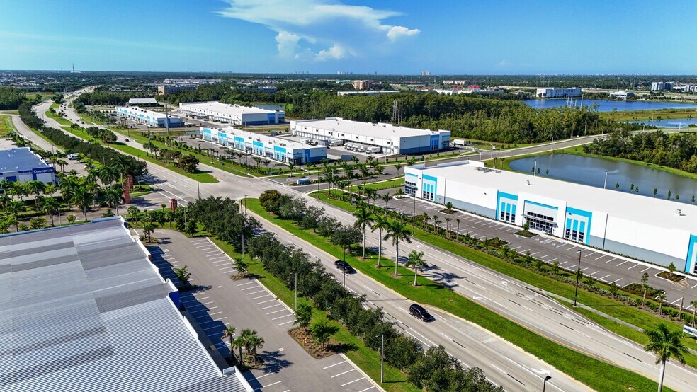 16200 Ben Hill Griffin Pky, Fort Myers, FL en alquiler - Foto del edificio - Imagen 2 de 7