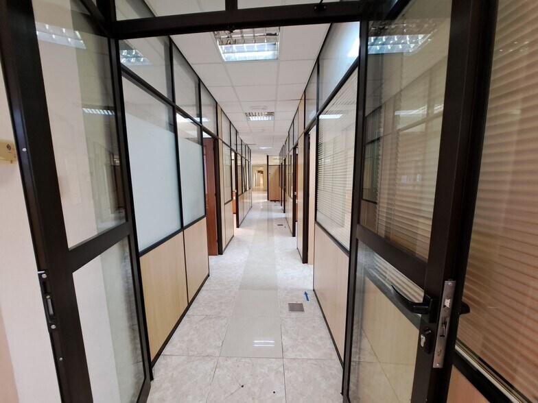 Local en Santiago de Compostela en alquiler - Foto del interior - Imagen 3 de 28