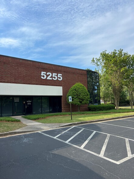 5255 Snapfinger Park Dr, Lithonia, GA en alquiler - Foto del edificio - Imagen 1 de 8