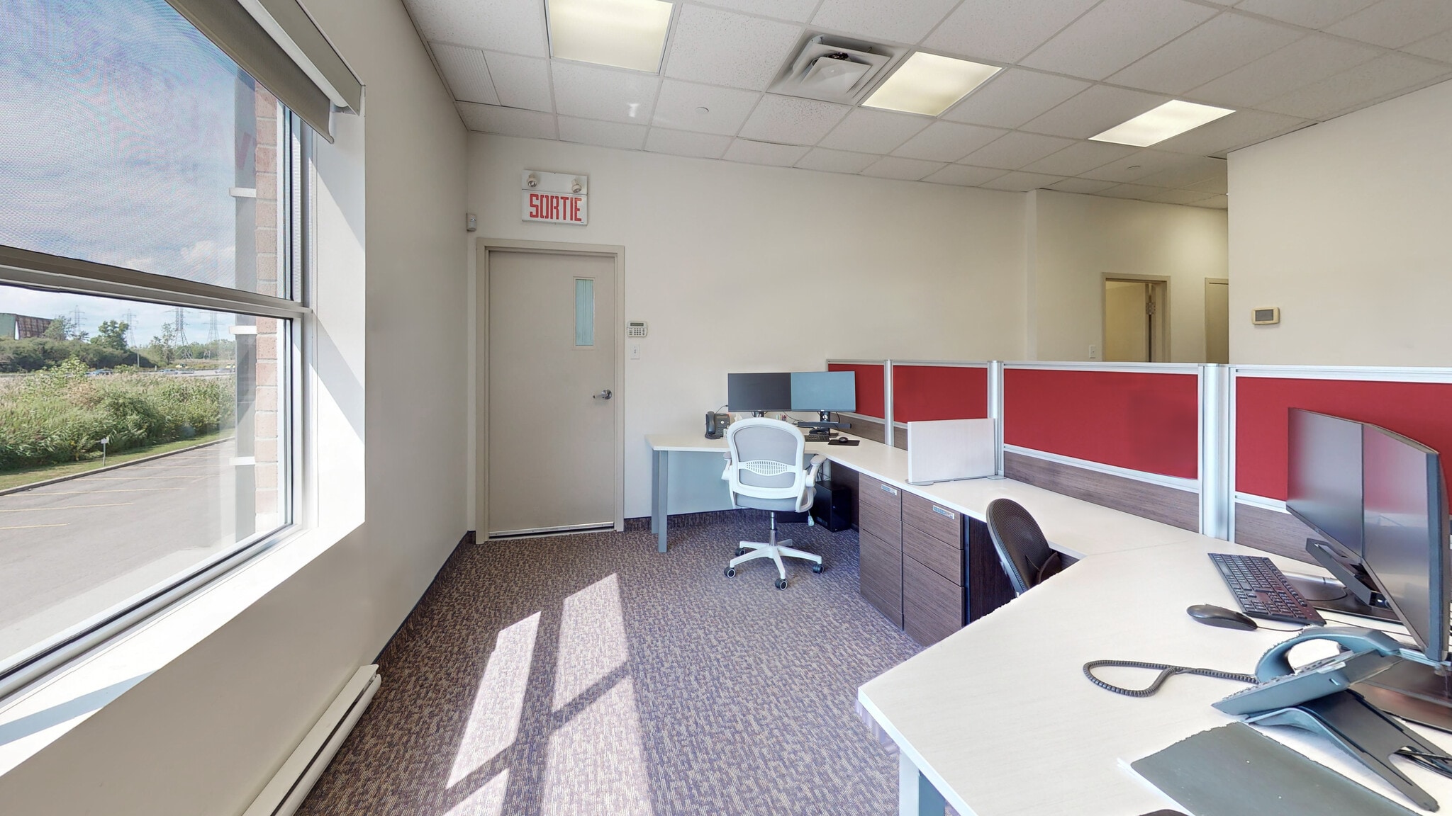 4273-4345 Des Laurentides (A-15) Desste E, Laval, QC en alquiler Foto del interior- Imagen 1 de 6