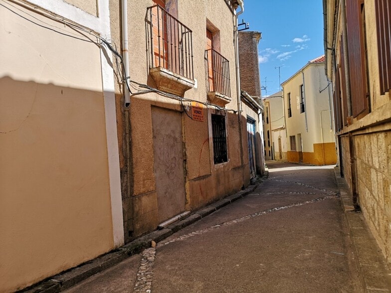 Terreno en Ciudad Rodrigo, Salamanca en venta - Foto principal - Imagen 1 de 4