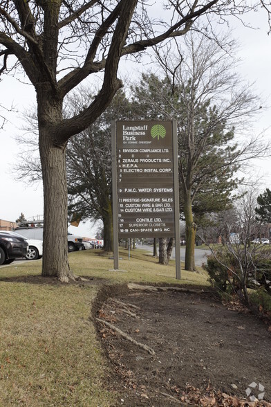 124 Connie Cres, Concord, ON en alquiler - Foto del edificio - Imagen 3 de 3