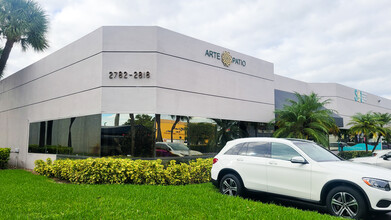 2782-2898 NW 79th Ave, Miami, FL en alquiler Foto del edificio- Imagen 1 de 4