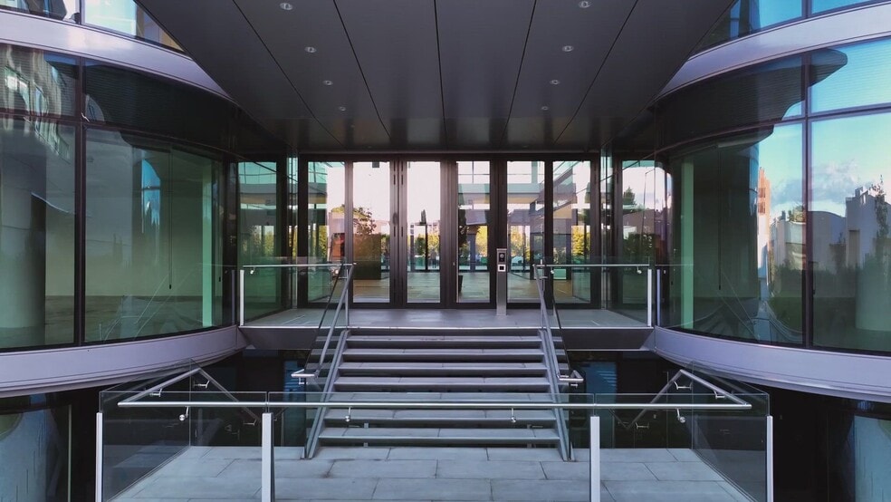 Calle Nanclares de Oca, 17, Madrid, Madrid en alquiler - Vídeo de anuncio comercial - Imagen 2 de 35