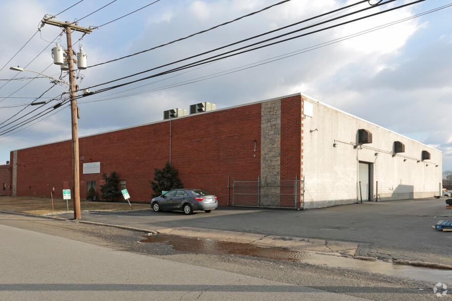 55 Kean St, West Babylon, NY en alquiler - Foto principal - Imagen 1 de 21