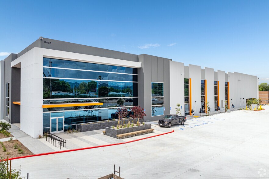 19900 Plummer St, Chatsworth, CA en alquiler - Foto del edificio - Imagen 1 de 10