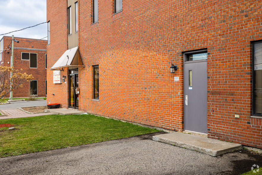 1300 Rue De Louvain O, Montréal, QC en alquiler - Foto del edificio - Imagen 3 de 29