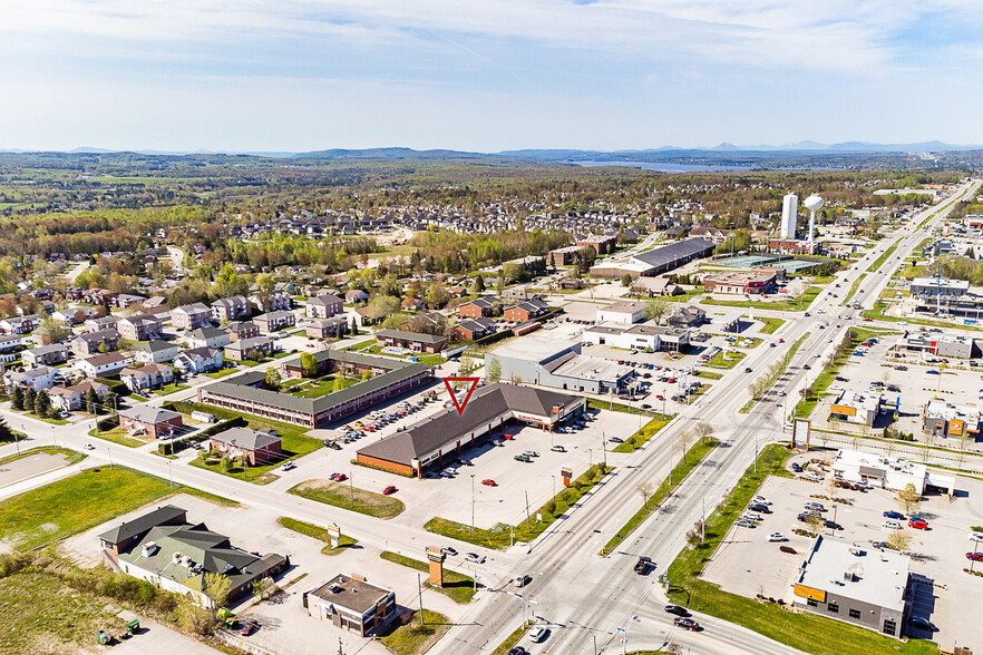 4870 Boul Bourque, Sherbrooke, QC en alquiler - Vista aérea - Imagen 2 de 21