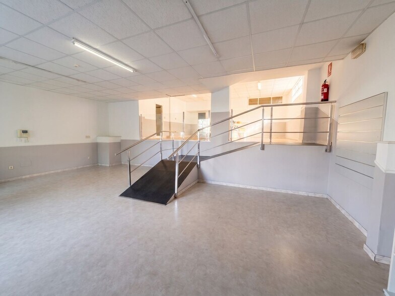 Local en A Coruña en venta - Foto del interior - Imagen 2 de 16