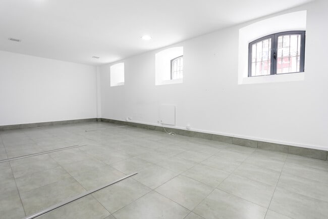 Más detalles de Calle del Almirante, 9, Madrid - Edificio residencial​ en venta